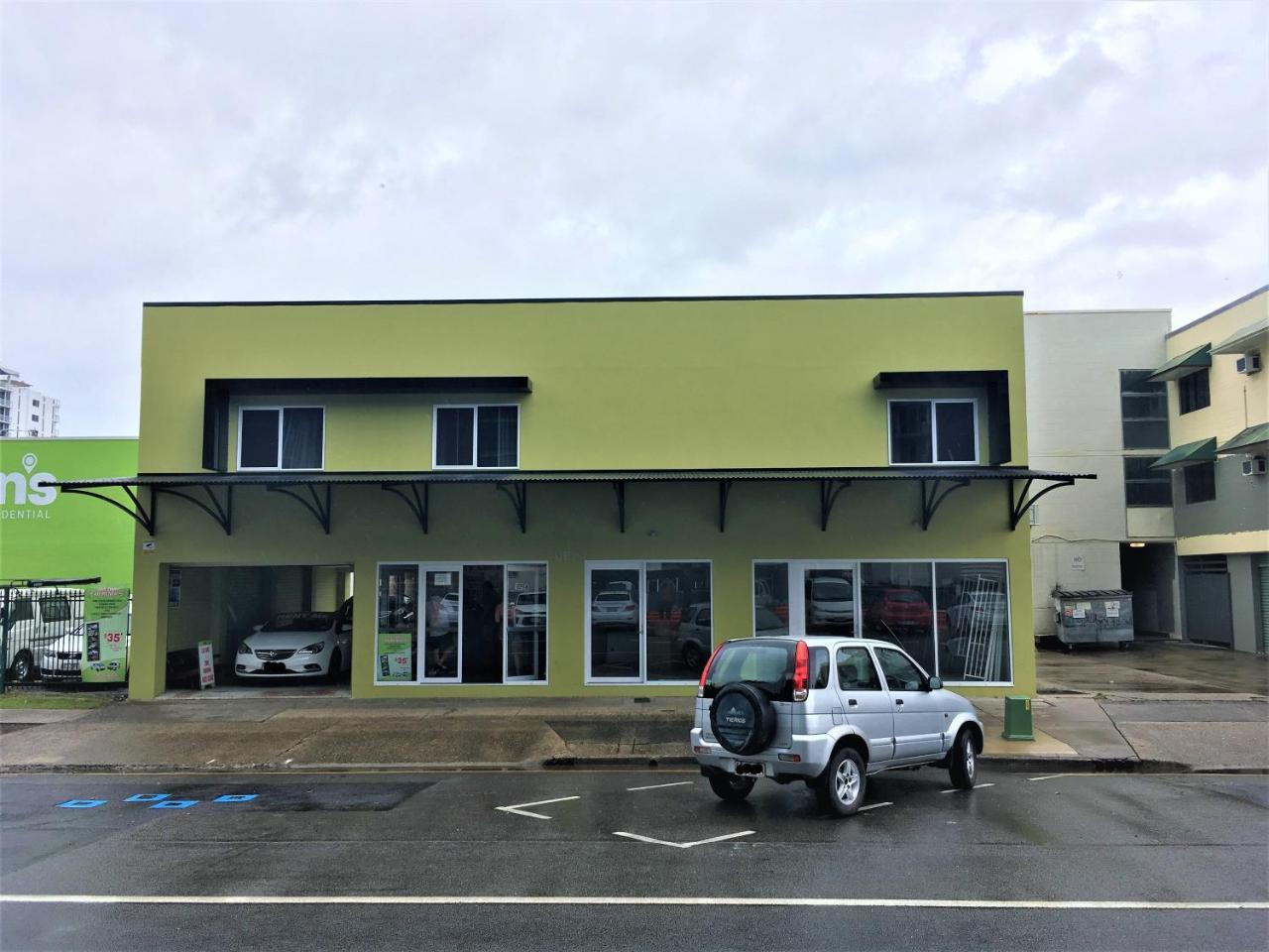 Escape On Lake Cairns Exterior photo